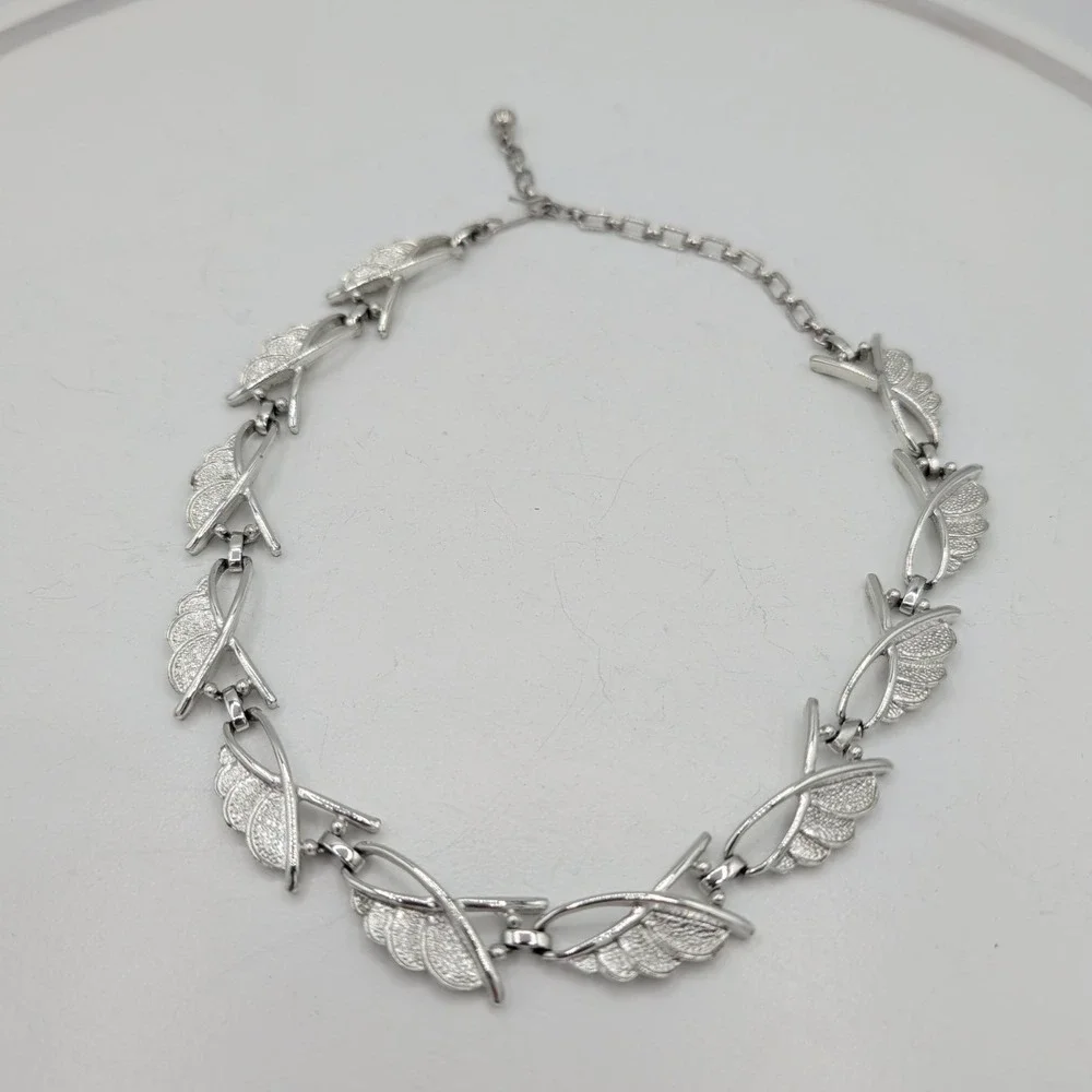 Vintage Silver Toned Textured Leaf Link Choker Necklace Spring Jewelry‎